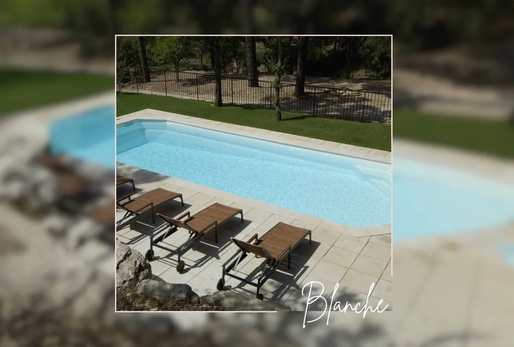 Piscine coque polyester couleur Blanche dans le Var