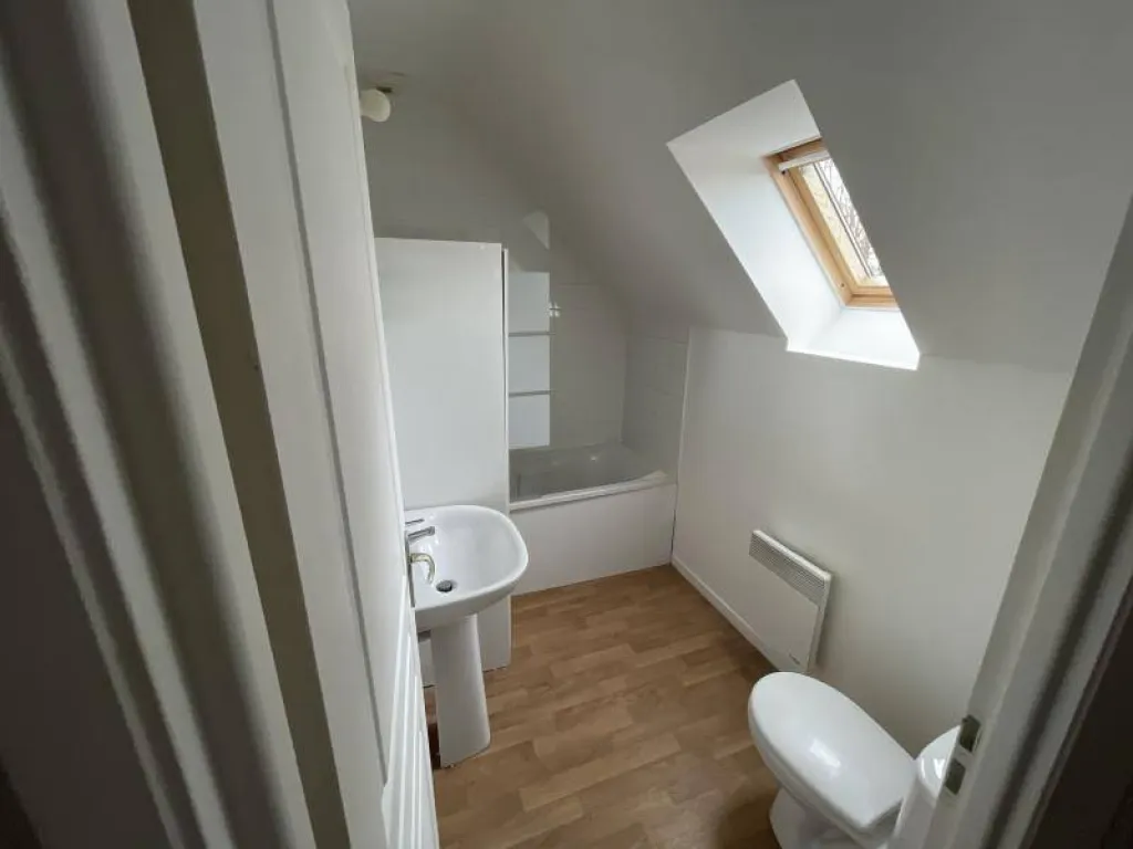 A acheter charmante maison de 106m² sur un terrain de 350m² sur la commune de LA LONDE 76500