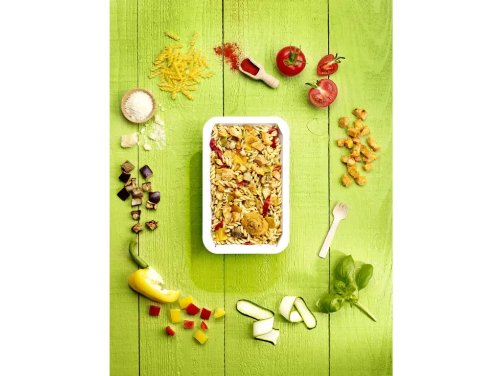 photographe culinaire pour Bonduelle à Lyon mise en scène de la barquette de salade avec les ingrédients