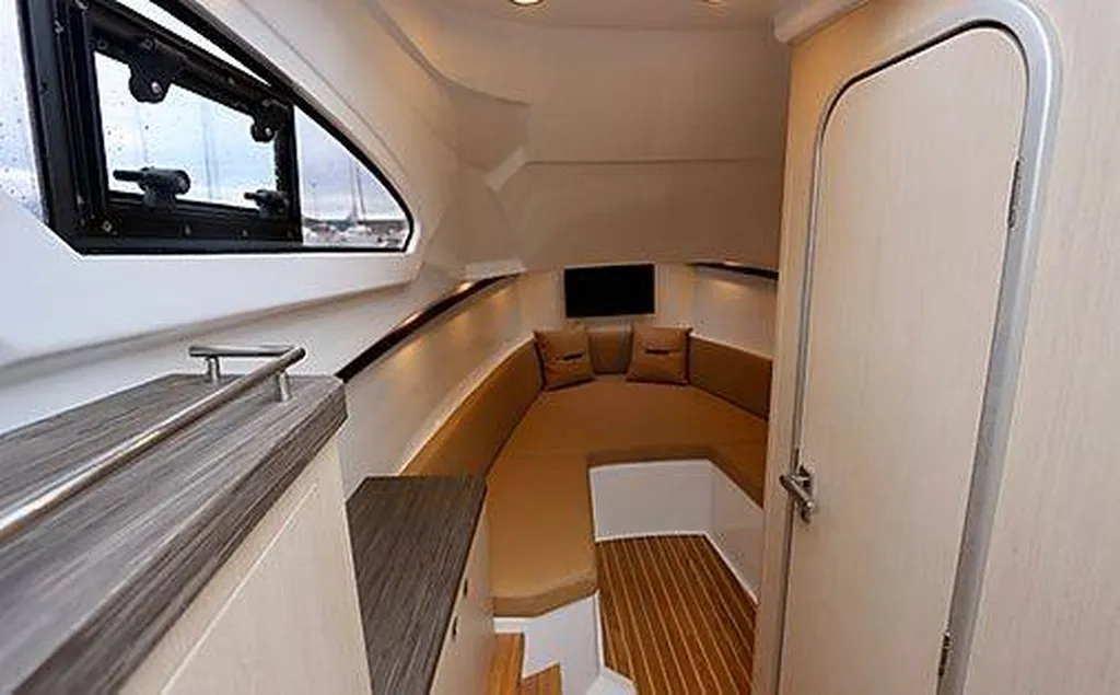 Bateau à moteur habitable neuf Soleil 33 de Salpa 