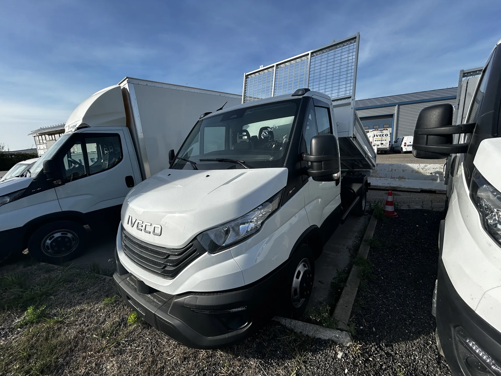 Spécialiste en vente et location de véhicules utilitaires et poids lourds pour professionnels à Tarascon proche d'Arles
