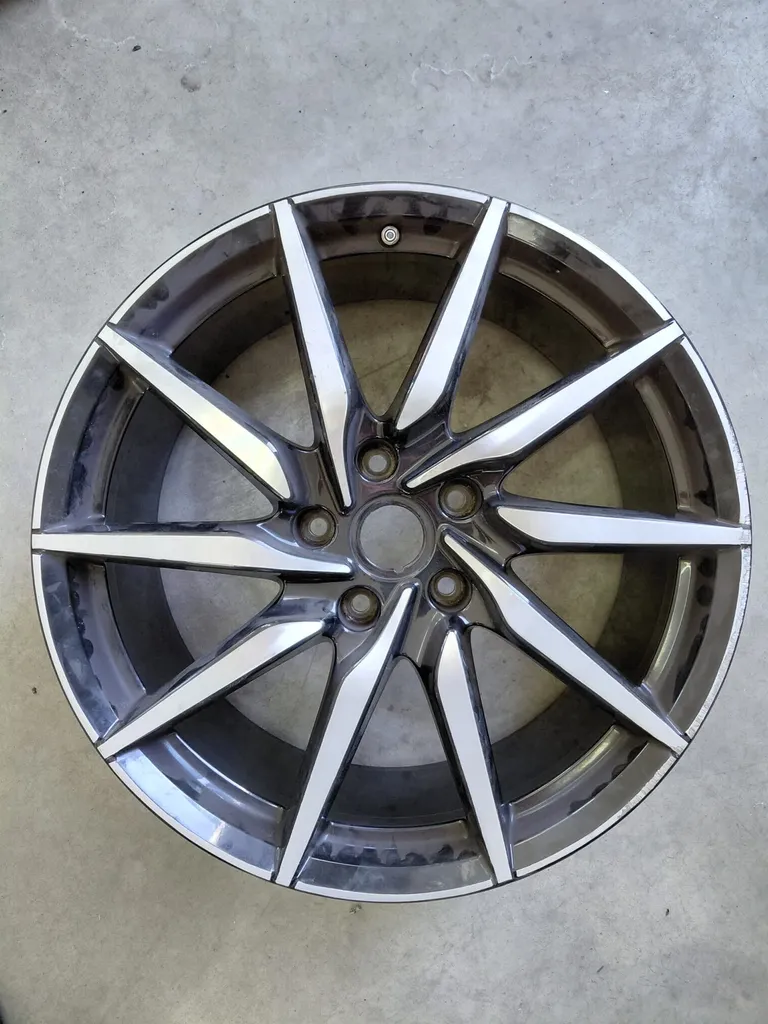 Rénovation de jante d’Aston Martin à Lyon