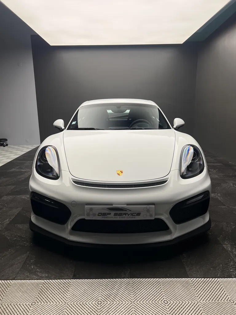Une protection complète grâce à la pose de film PPF sur cette 718 Cayman GT4 chez DSP Service Le Mans