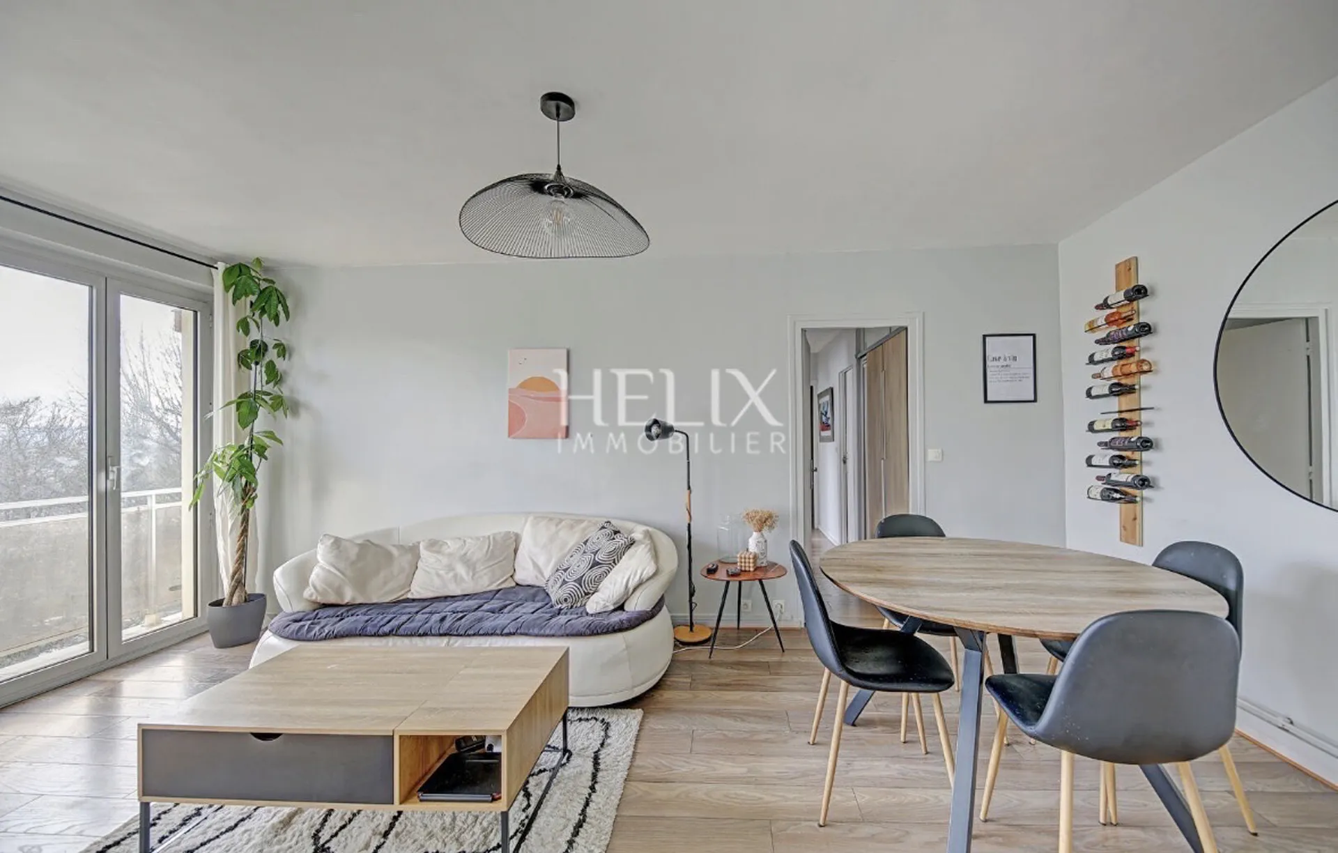 Séjour, salle à manger avec accès balcon