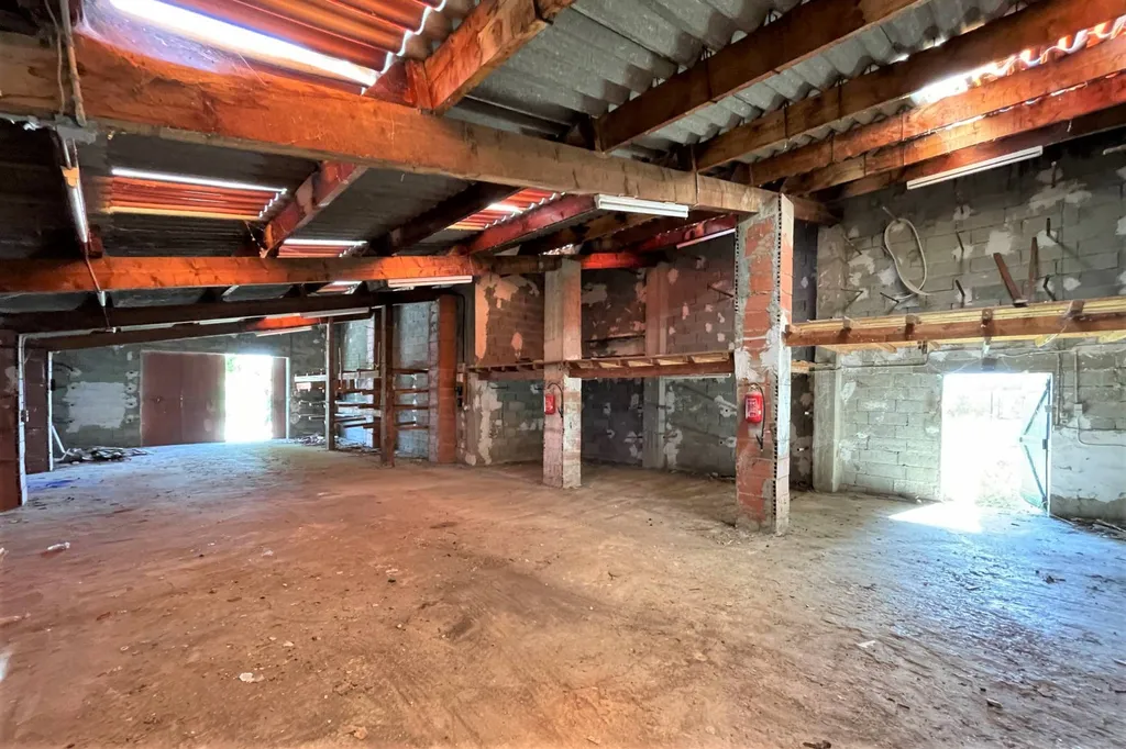 maison à rénover à l'Isle-sur-la-Sorgue avec vue sur les Monts de Vaucluse   
