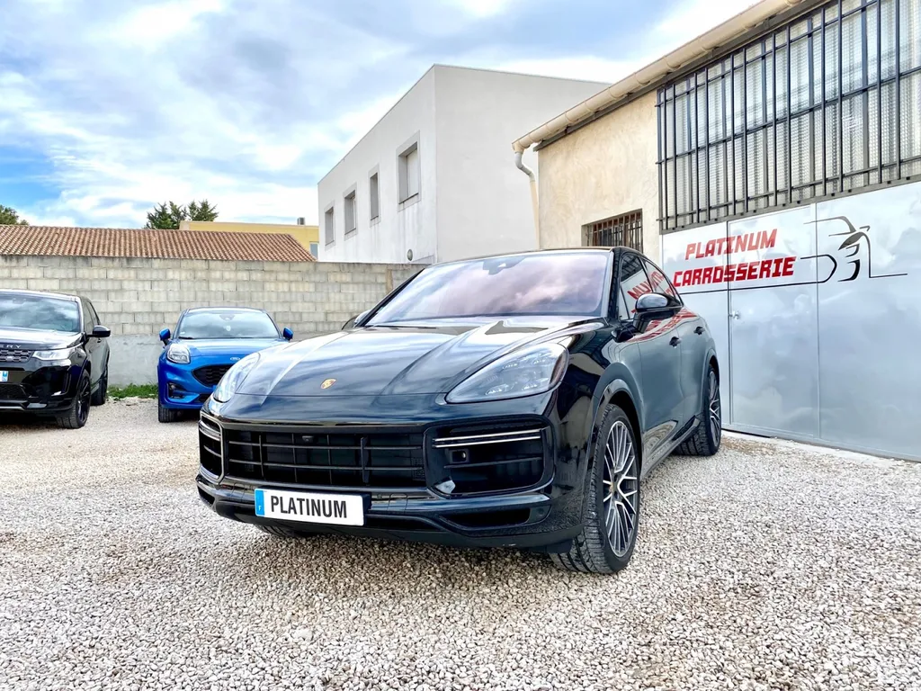Porsche Cayenne coupé réparation carrosserie à Carnoux Platinum Carrosserie 