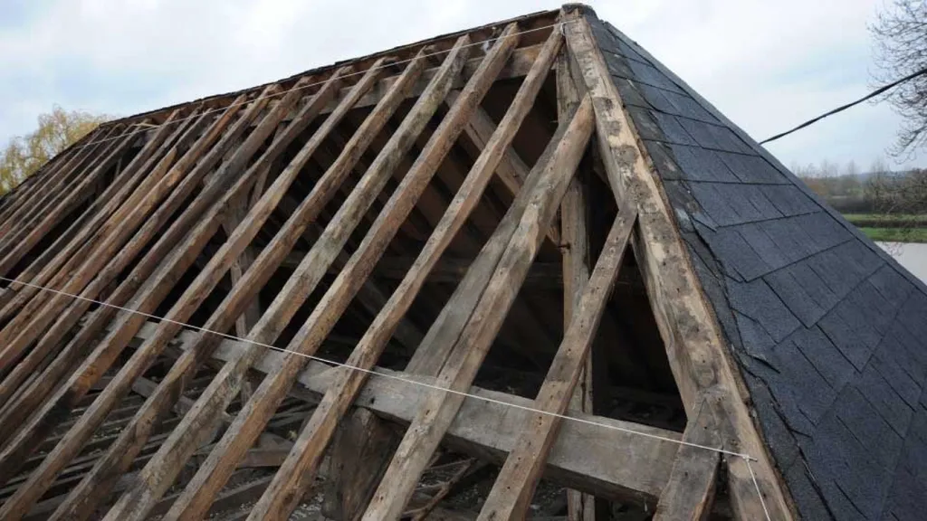 Remplacement intégral d'une toiture en ardoise région de Nantes suite à un tempete