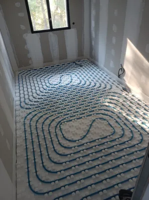 A Mougins, création d'un plancher chauffant sur pompe a chaleur 