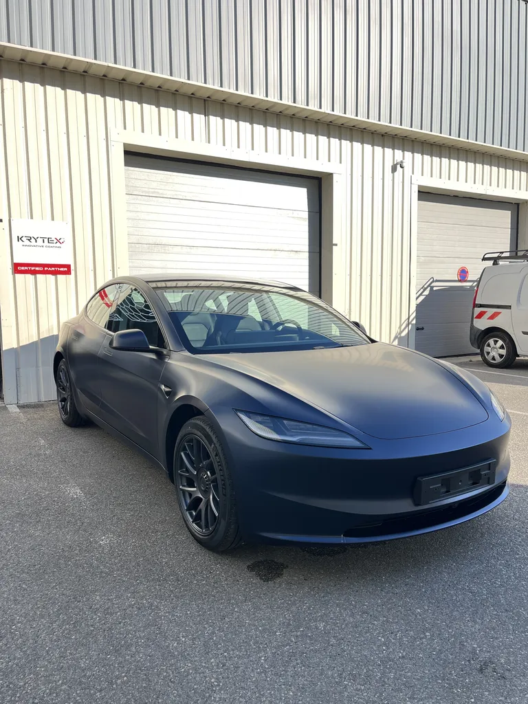 Pose de film de protection PPF et vitres teintées sur Tesla Model 3 satin hydrophobe à Manosque