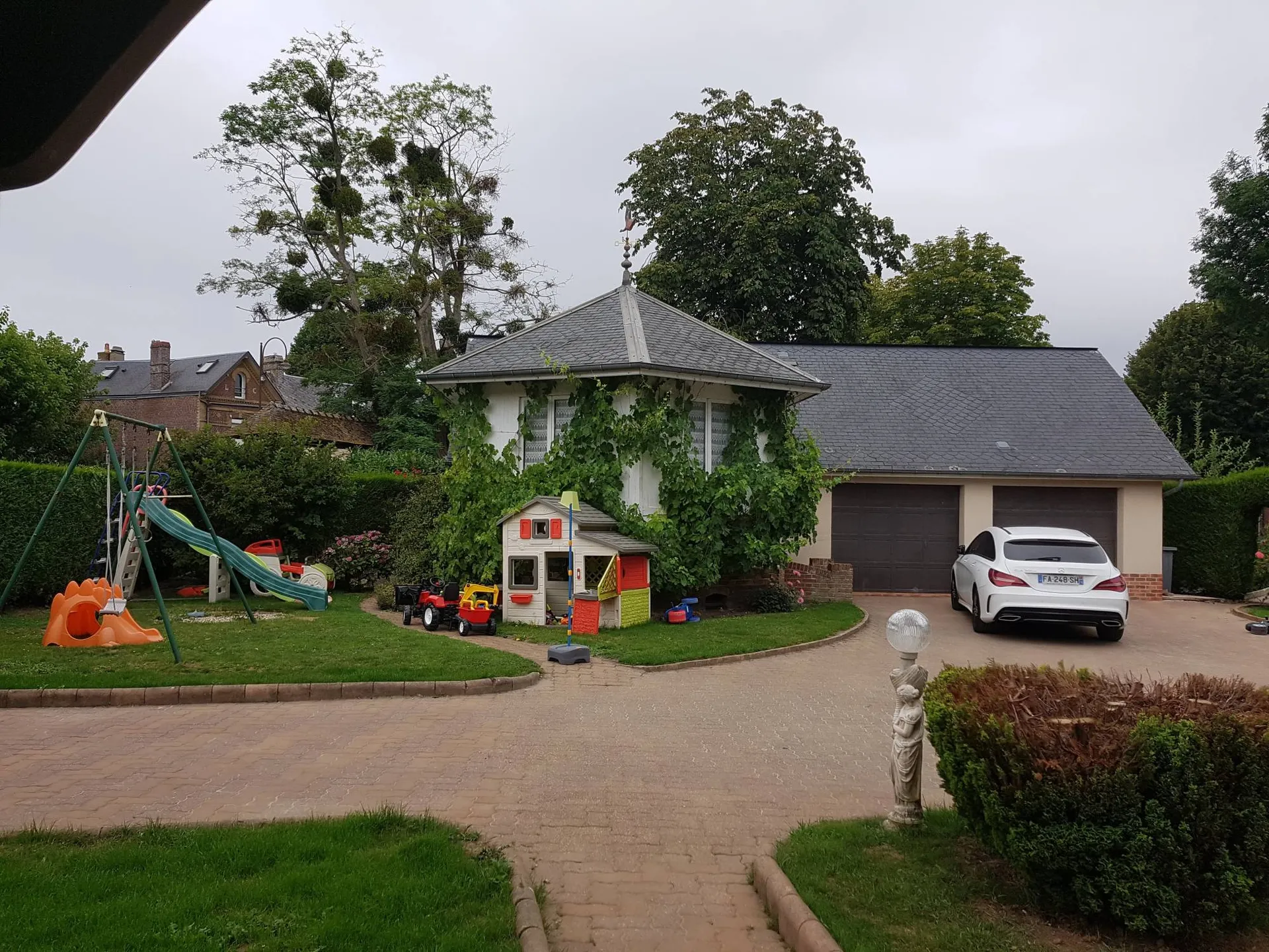 A vendre maison de village avec dépendances et double garage