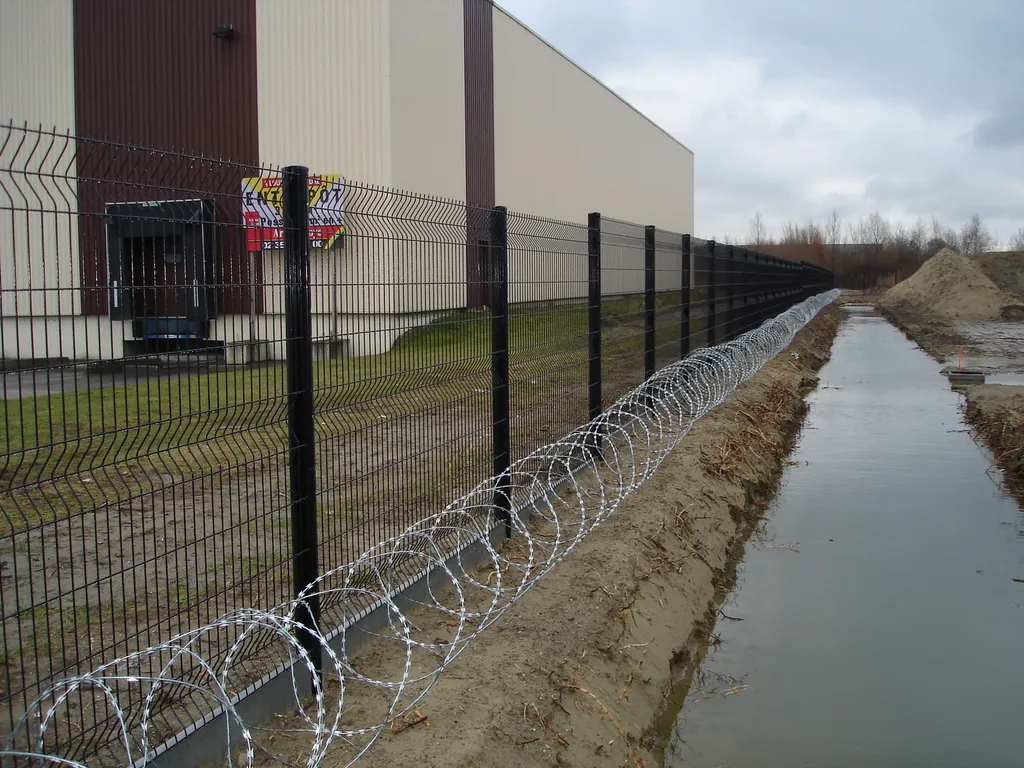 Installation de Clôtures sécurité périmétriques, Panneaux rigides avec fils barbelés et Treillis soudés au Havre et sa région ou agglomération en Seine-Maritime 76