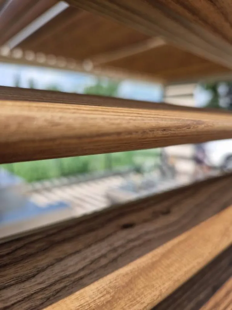 Notre pergola bioclimatique Camargue RENSON au sein du showroom ROSSI