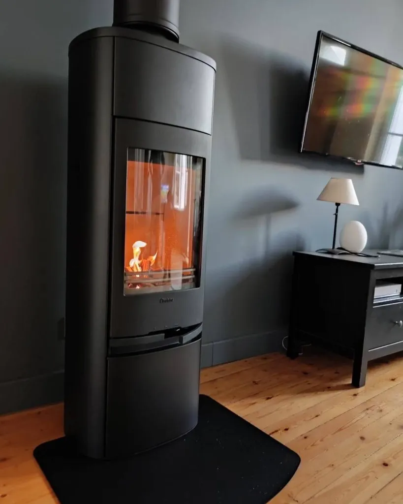 Installateur de poêle à bois Scandinave certifié RGE pour rénover une maison contemporaine avec aides gouvernementales Bordeaux en Gironde