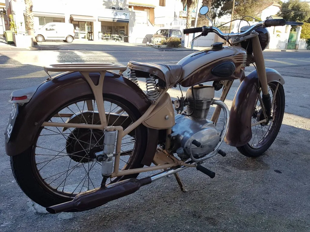 MOTOCONFORT 125cc U54C SIX FOURS LES PLAGES
