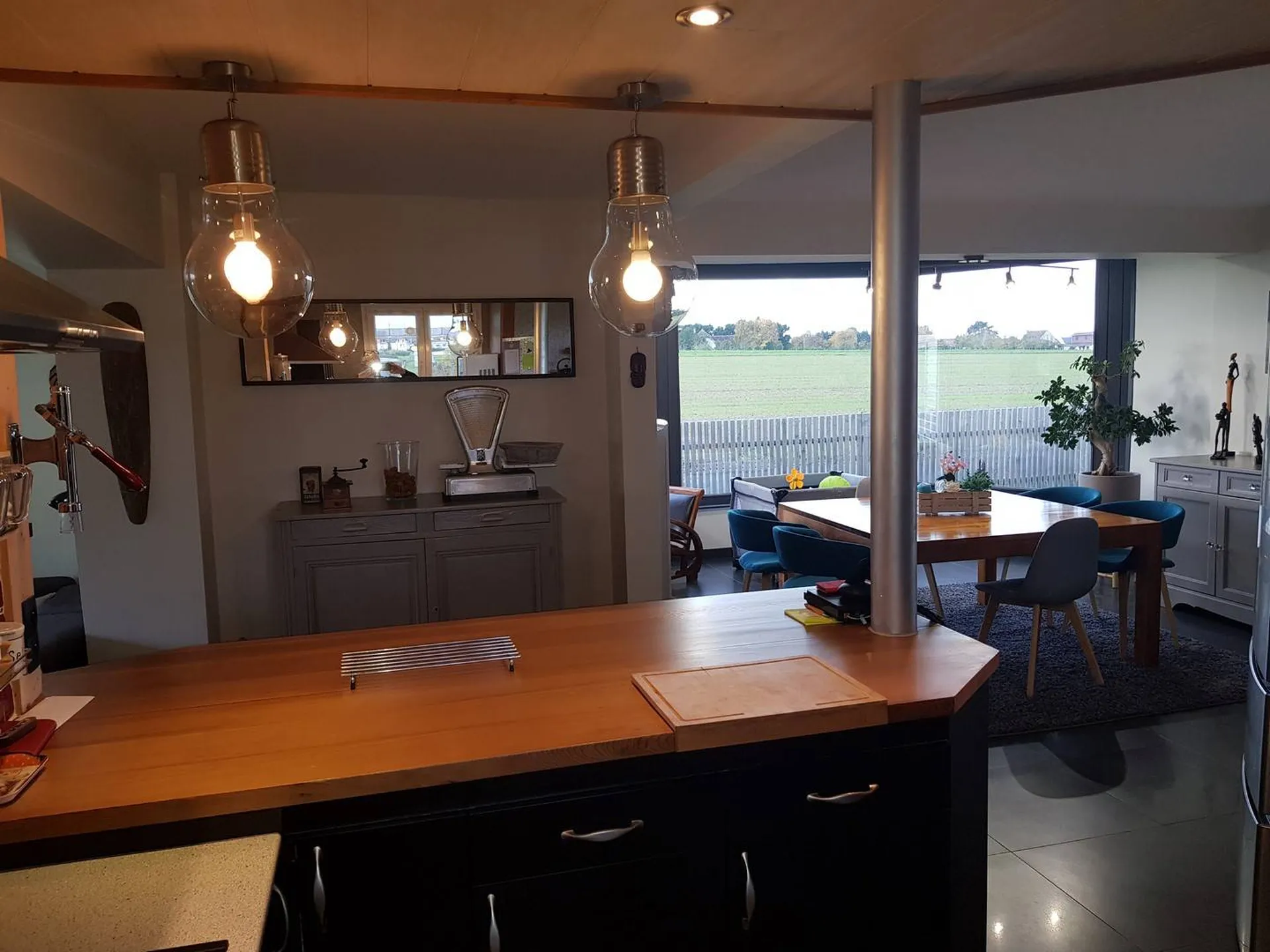 Recherche maison avec garage et atelier