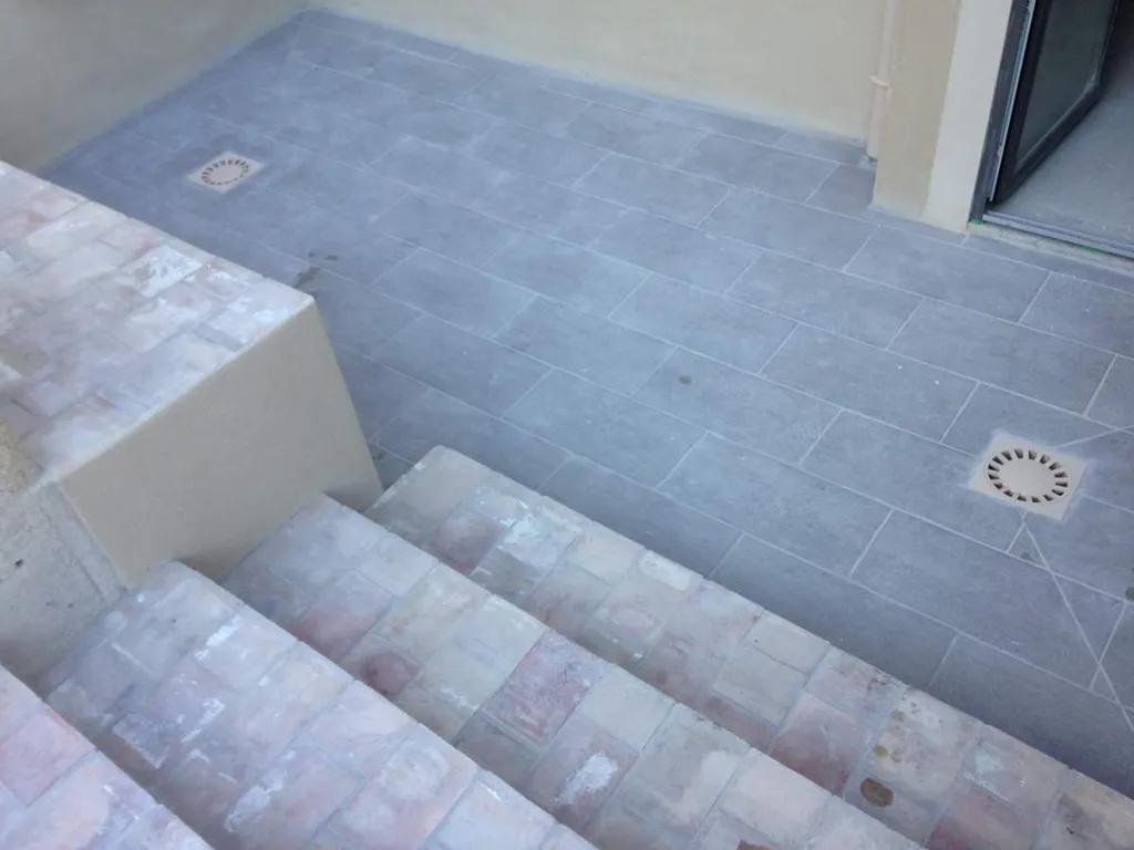 Dalles terrasse - Réalisation d'un escalier extérieur à Salon de Provence 