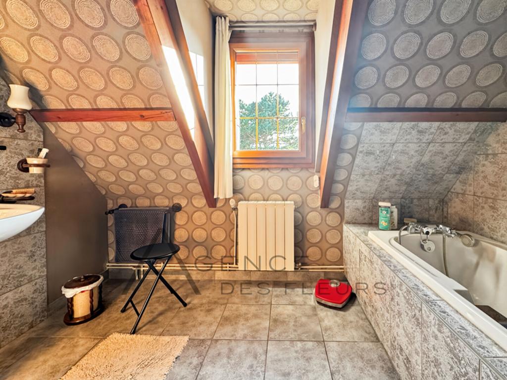 A vendre, charmante maison traditionnelle et lumineuse de 100 m² située à Oissel