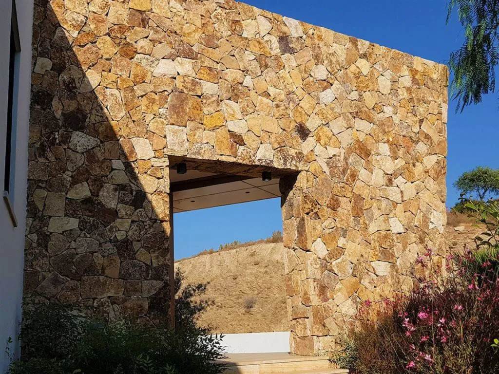 Parement en pierre d'Or et Quartzite Doré, Grossiste Pierre naturelle d'importation dans le Rhône-Alpes à Lyon