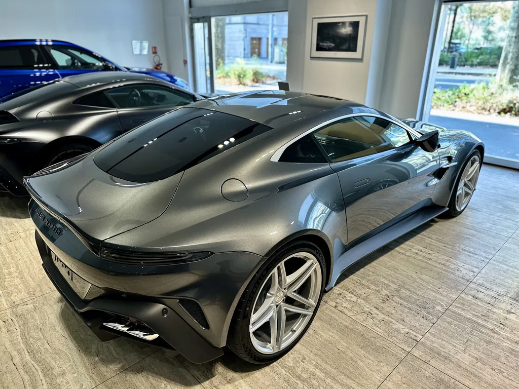Traitement céramique Aston Martin Vantage DETAILING spécialiste voiture de sport sur Mornant 