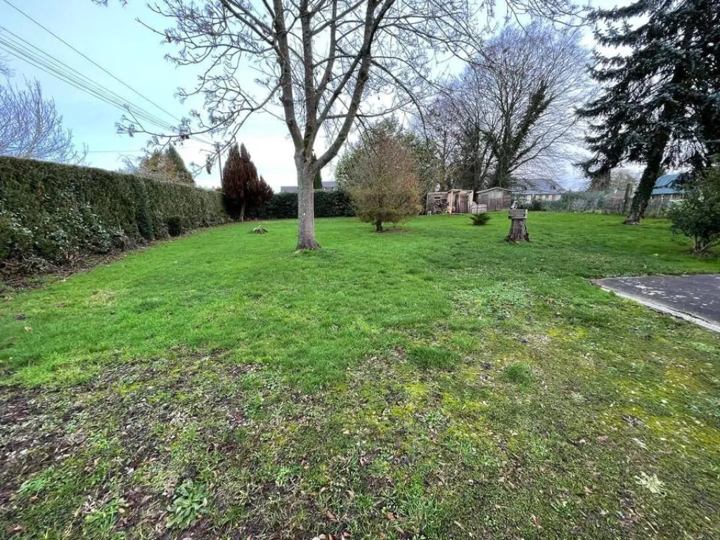 A acheter belle longère à rafraîchir de 170m² sur 1500m² de terrain divisible sur la commune de LA LONDE 76500