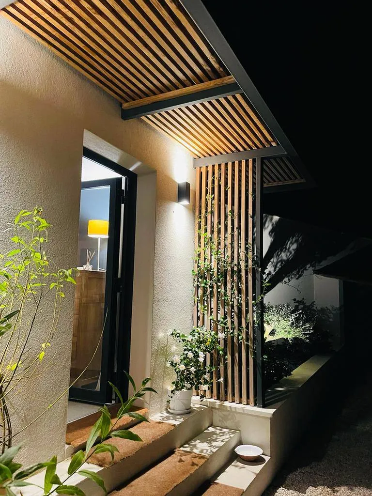 pergola sur mesure pour porche d'entrée