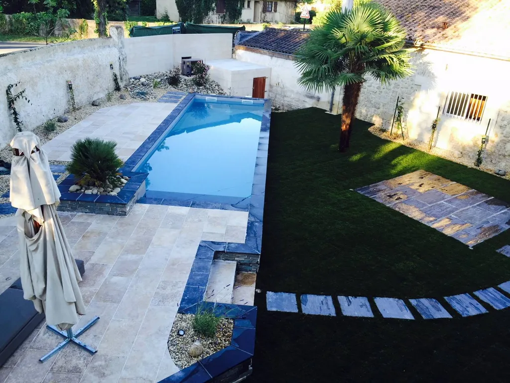 creation d'une piscine traditionnelle avec escalier bouliac 33