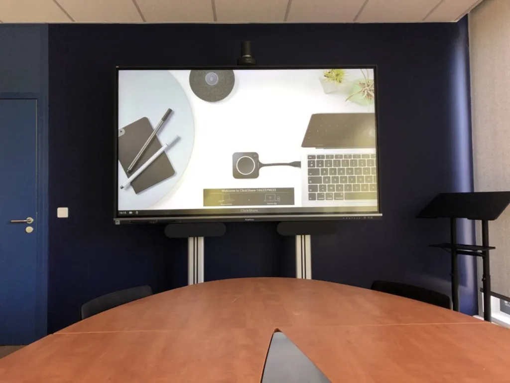 Optimisation des salles de réunion pour Keolis Porte des Alpes avec des solutions interactives et de visioconférence