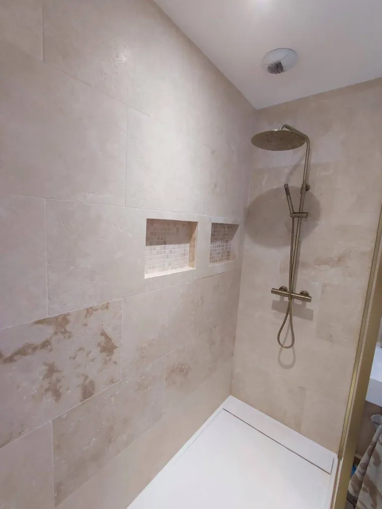 SALLE DE BAIN EN TRAVERTIN BEIGE 1ER CHOIX CLASSIC AU FORMAT 61X40.6X1.2CM