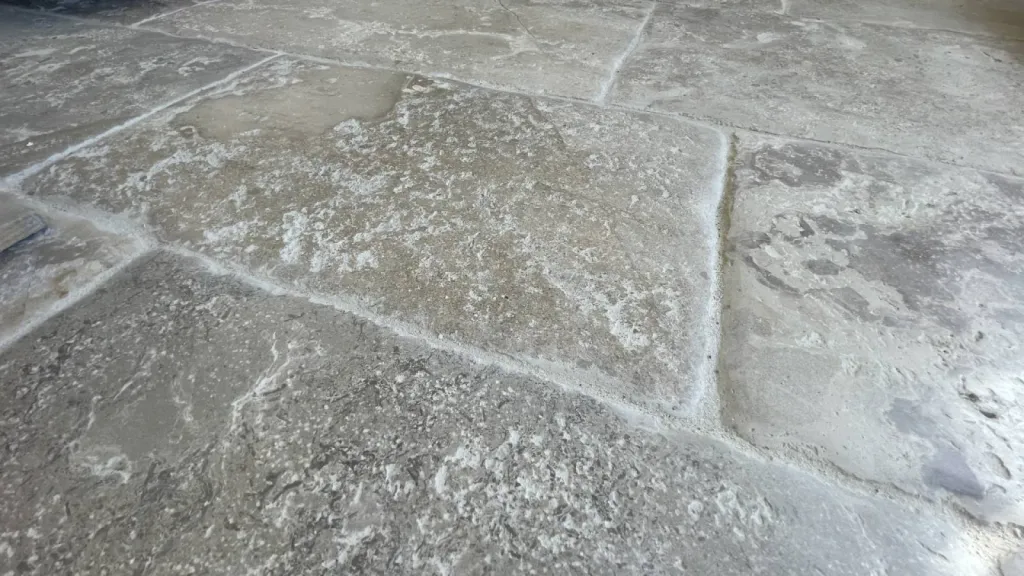 Pierre de Dordogne Limeyrat, Montagnac, Auberoche, pierre de Thenon pour dallage intérieur et extérieur dallage d'Eglise, Abbaye, Châteaux de Dordogne