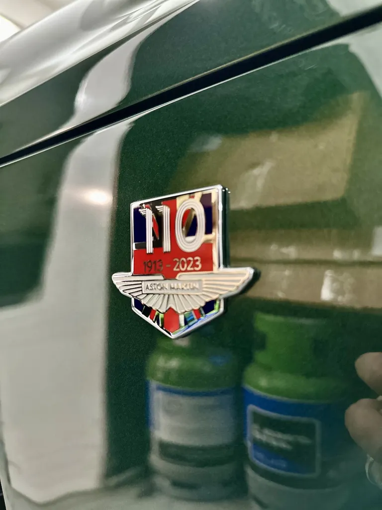 Traitement céramique Lyon protection carosserie Aston Martin Valour 