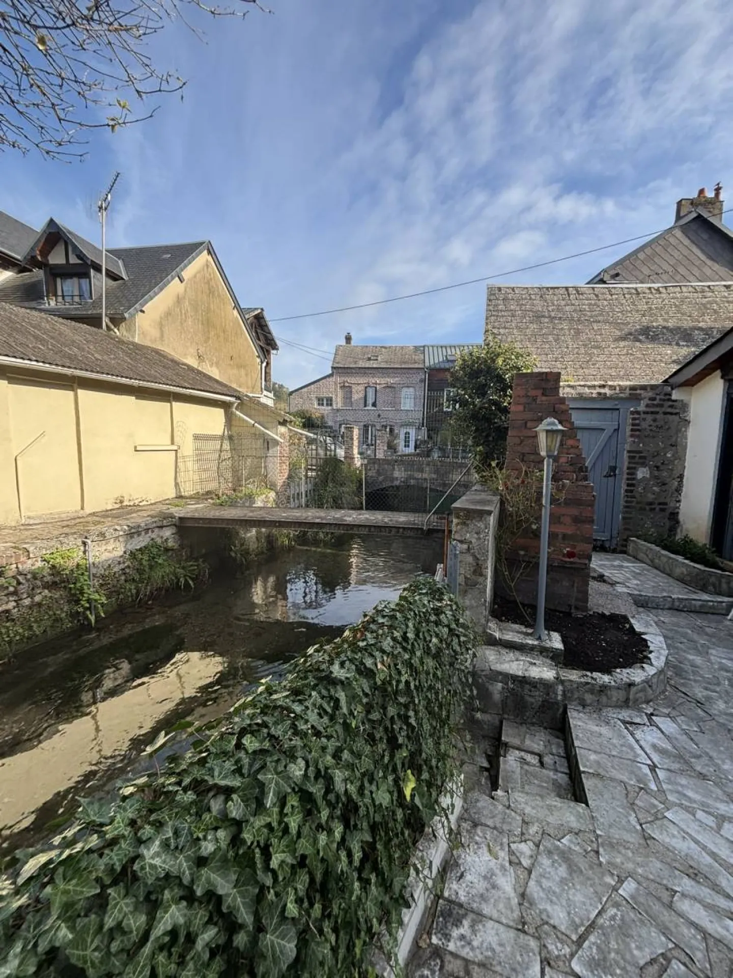 Terrasse avec accès rivière
