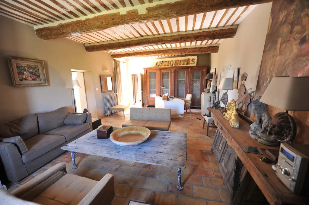 Proche Mont Ventoux,  ancienne propriété viticole à vendre avec dépendances  