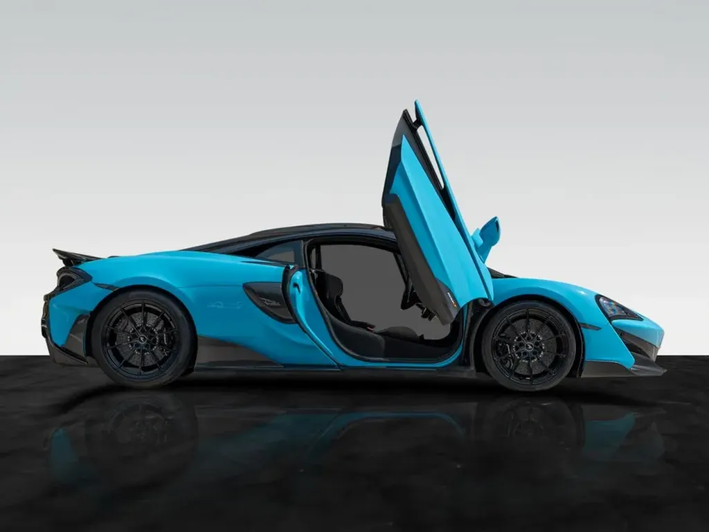 McLaren 600LT profil latéral portes papillon supercar Bordeaux