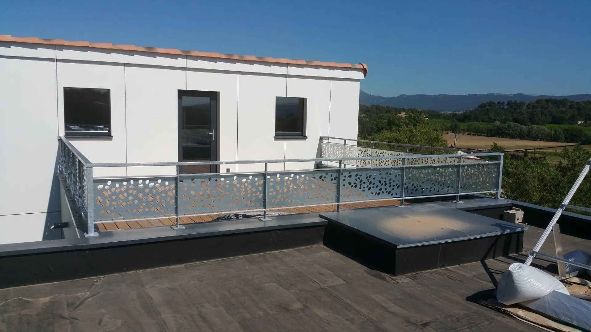 FABRICATION ET POSE GARDE CORPS DE SECURITE EN FER FORGE 