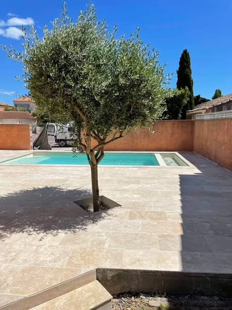 TERRASSE EN TRAVERTIN BEIGE 1ER CHOIX CLASSIC FORMAT 61 X 40.6 X 1.2 CM 