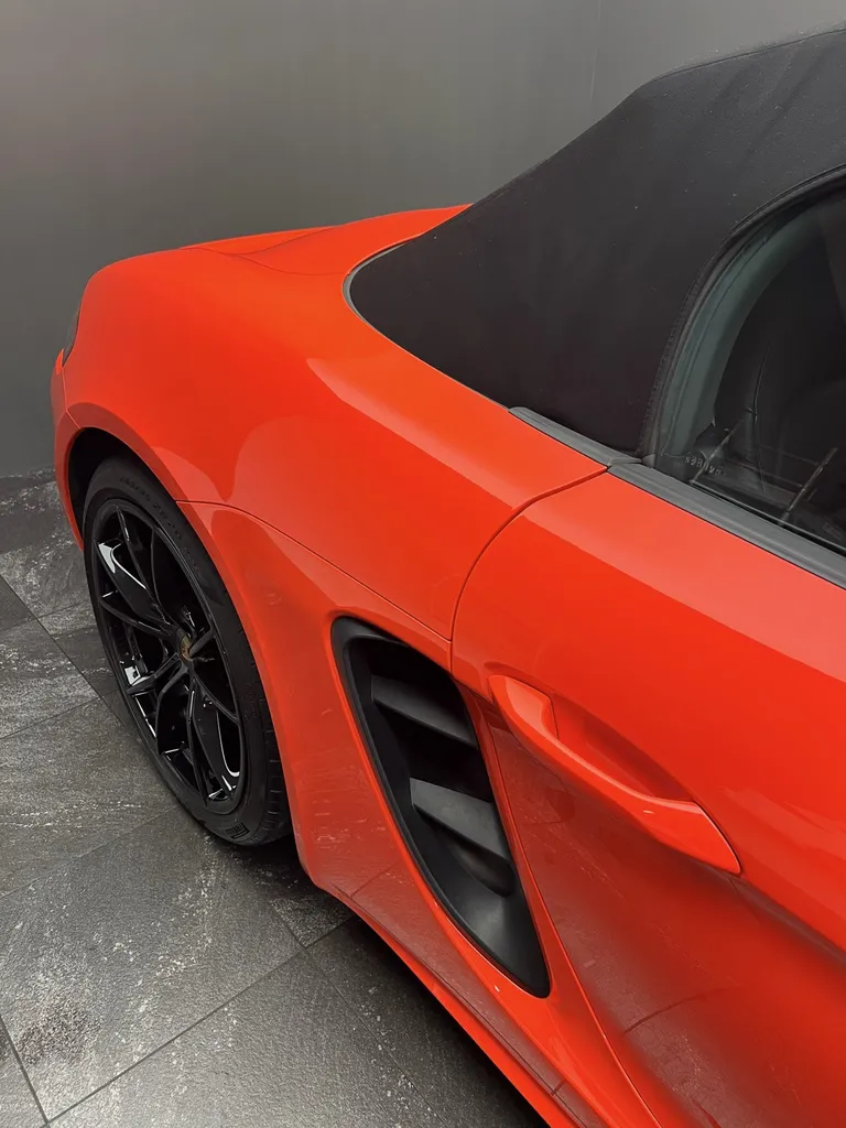 Entretien extérieur et lustrage brillance : DSP Service redonne vie à une 718 Boxster S