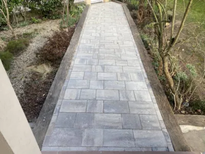 Entrée de maison en pavé à Truchtersheim dans le Kocherseberg CLK