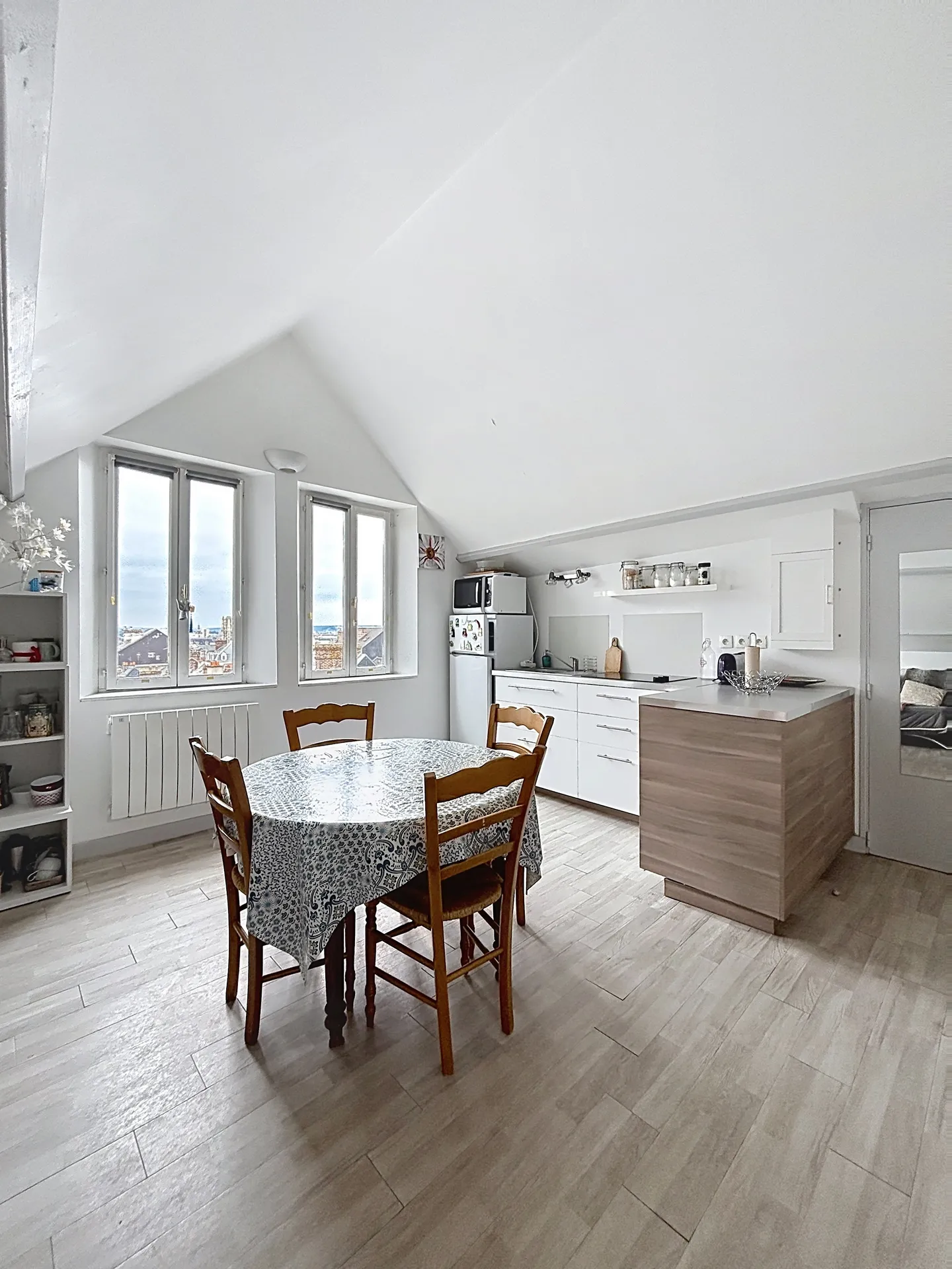 À vendre – Appartement T3 lumineux en dernier étage – Intra-boulevard