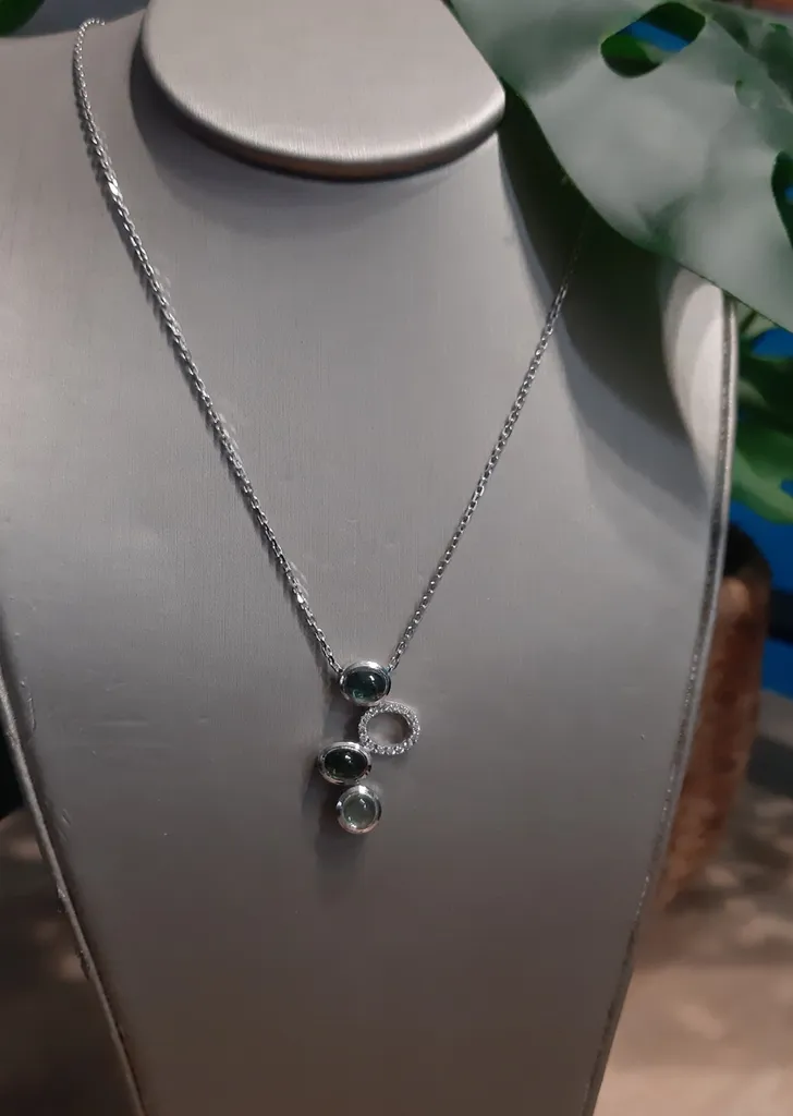 Pendentif tourmalines verte et diamants Bordeaux par l'atelier Les Bijoux d'Emilie