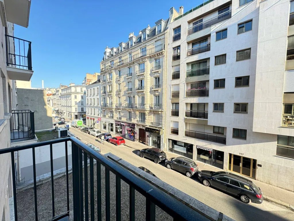 Grand studio avec balcon à vendre - Rue du Théâtre 75015