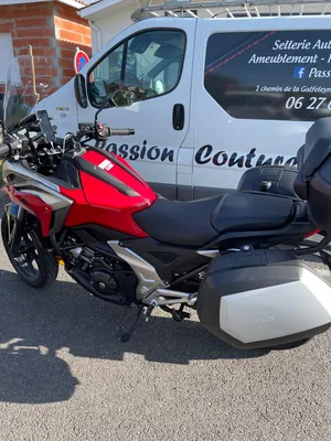 Personnalisation d’une selle de moto proche de bordeaux en Gironde.
