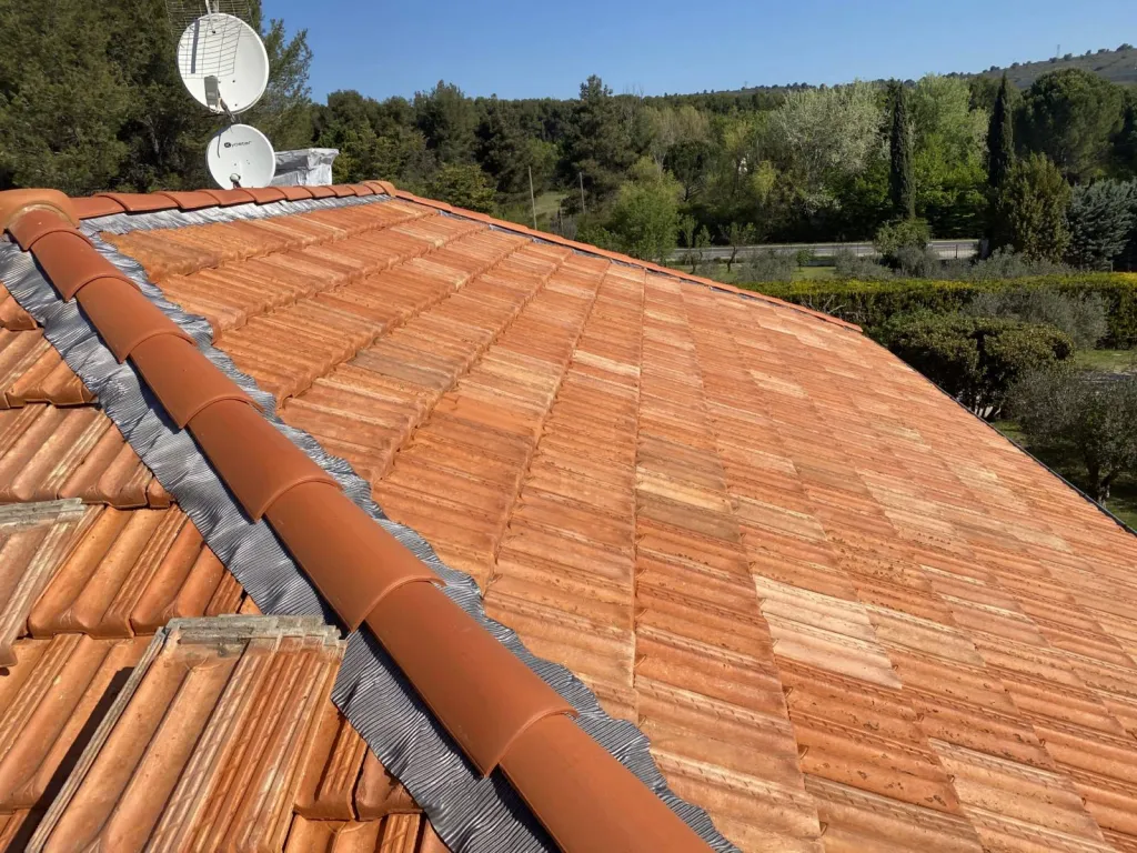 nettoyage et pose de faitage sur aix en provence