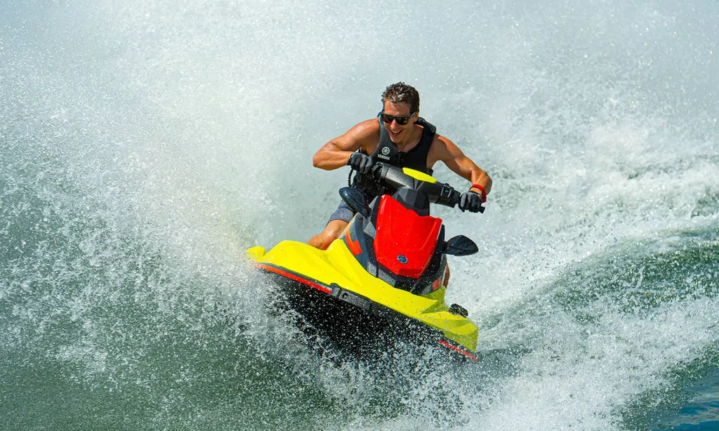Session jet ski 30 minutes libre sans permis avec moniteur chez Audemar à Hyères