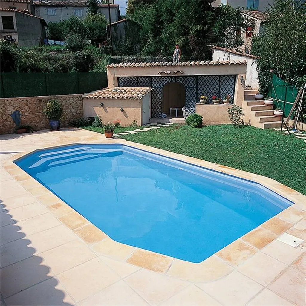 Piscine coque CRISTAL 7m avec fond incliné