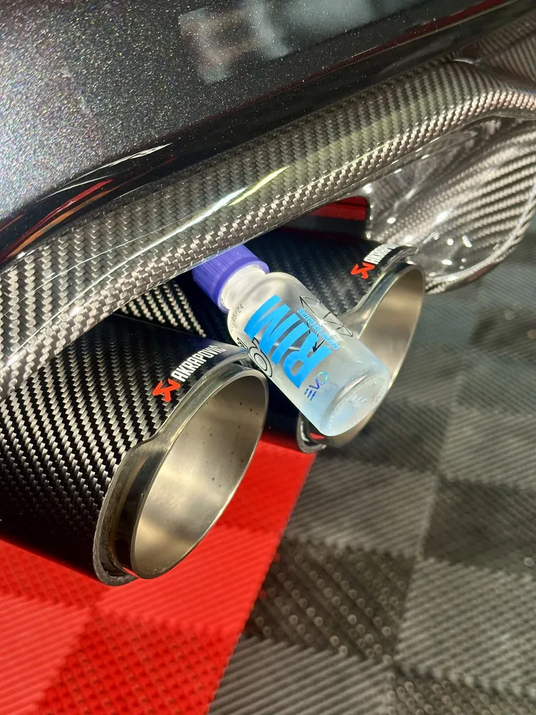 Detailing auto lyon spécialiste du traitement céramique et de la protection carrosserie sur BMW M2 voiture sportive