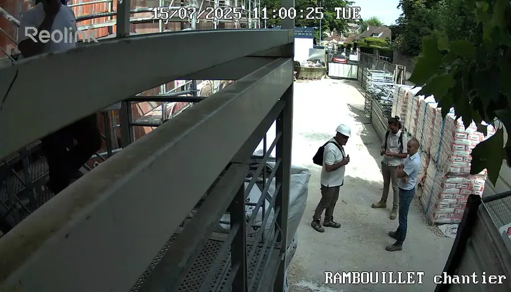 Installation d’une vidéosurveillance temporaire Reolink solaire 5MP IP64 avec SIM et télésurveillance 24h/24 à Rambouillet 78120