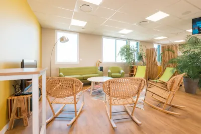 Agencement ergonomique et esthétique pour salle d’entreprise, par l’Atelier D. architecte d’intérieur à Bordeaux.