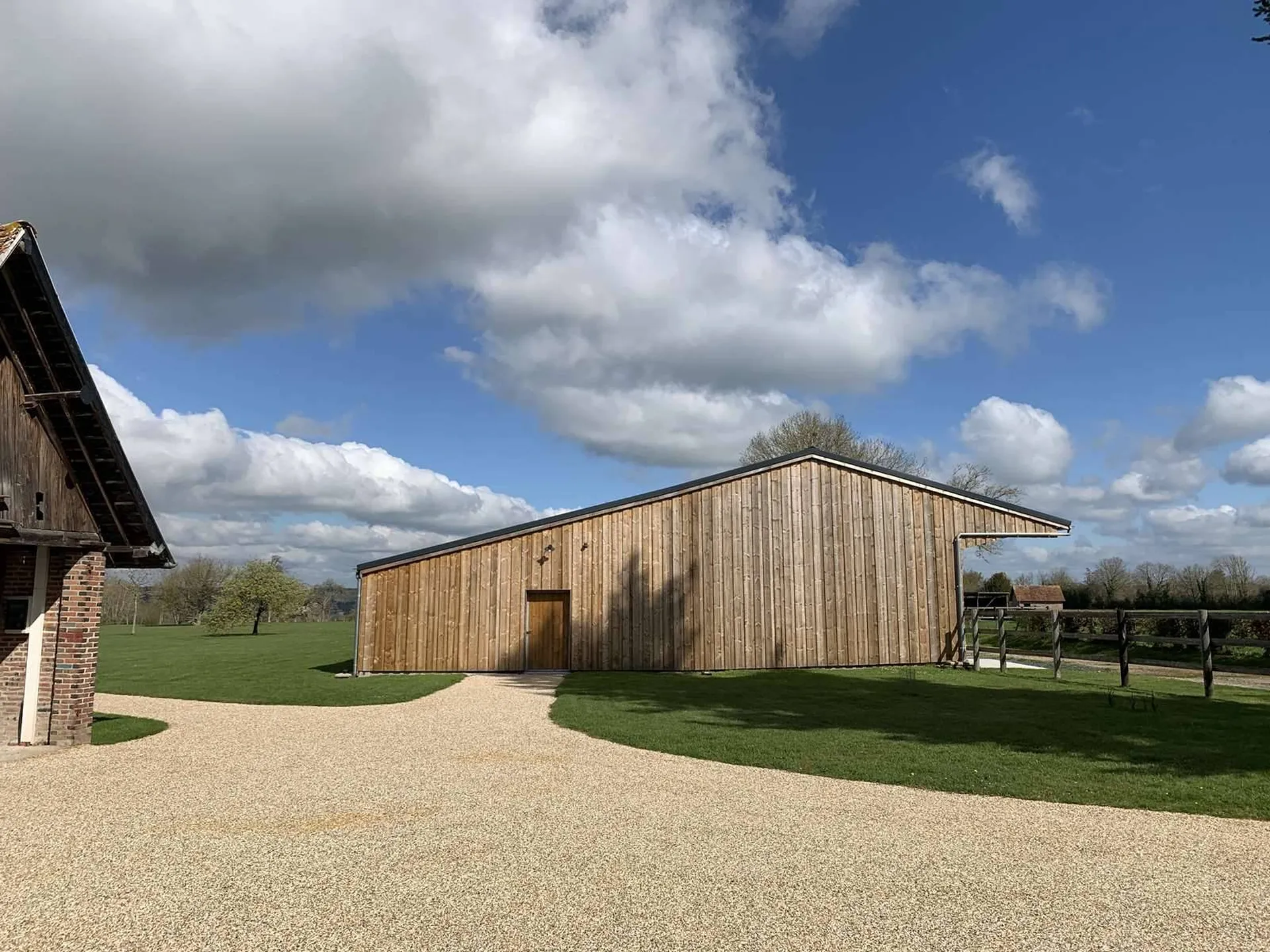 A VENDRE PROPRIETE AVEC 18HA de TERRAIN, entre LISIEUX 14100 et LIVAROT 14140