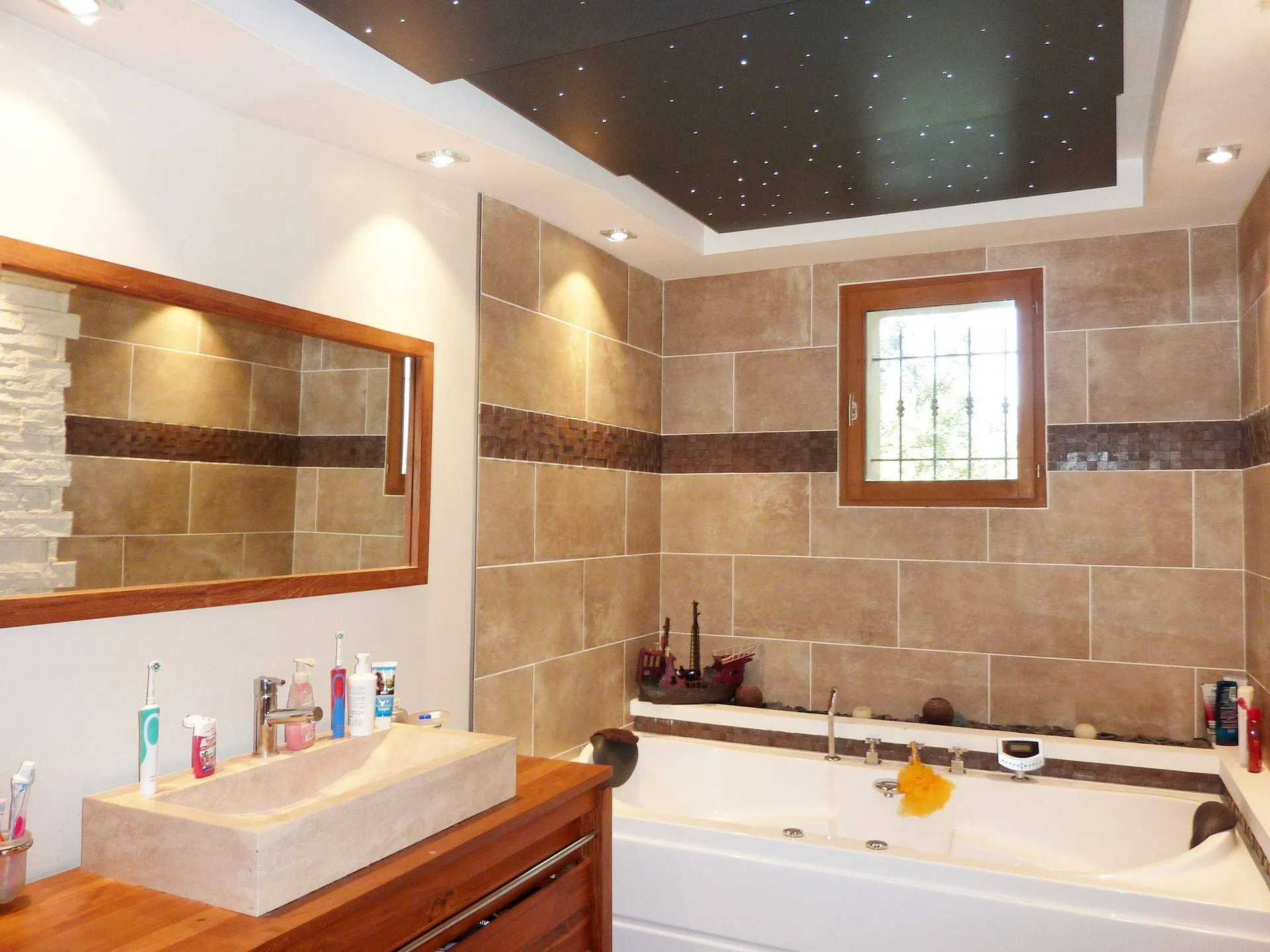 Vente à Aubagne d'une maison avec piscine propriété sur plus d'un hectare de terrain   