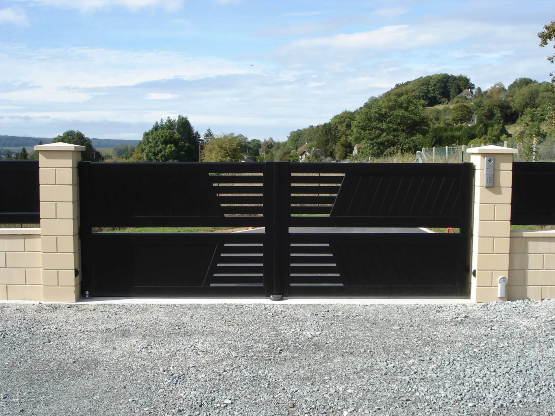 Réalisation d’un portail noir en aluminium à Trouville-sur-mer 14